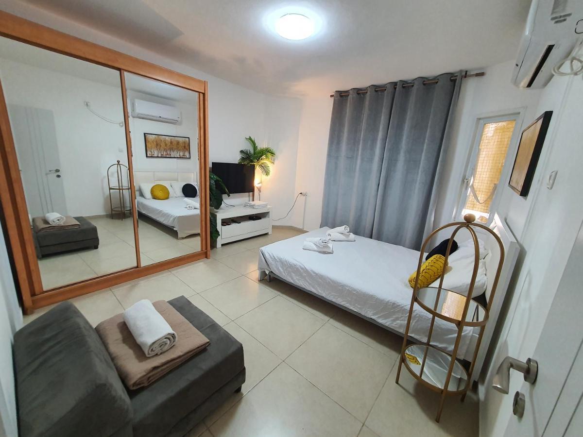 Barak Royal Suites 20 Garden Jacuzzi - ג'קוזי בחצר Ejlat Exteriér fotografie